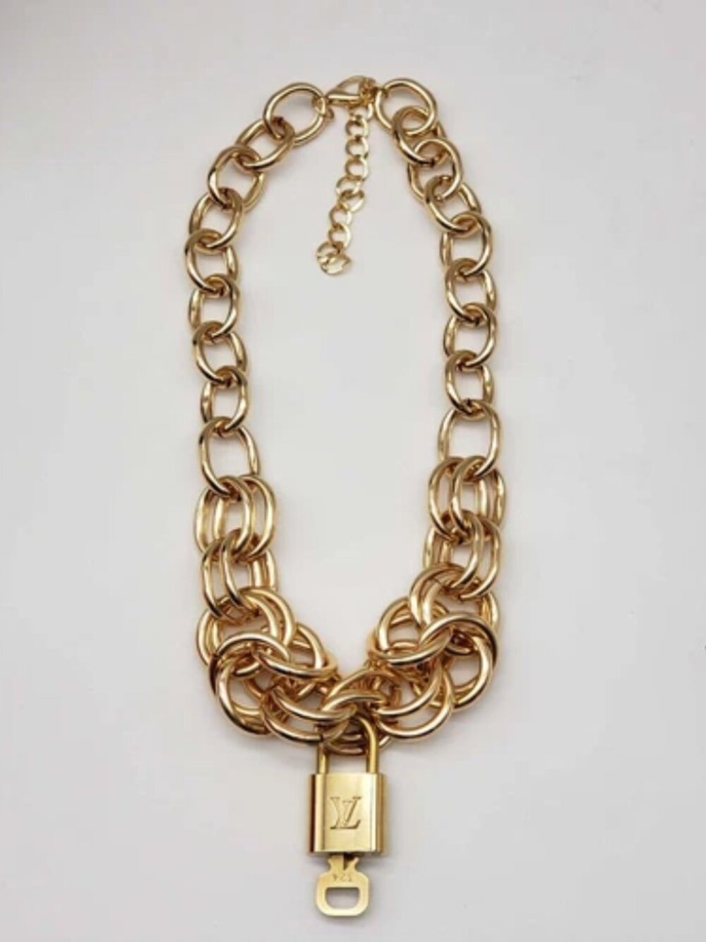 Gold-Plated Necklace with Authentic Louis Vuitton Padlock - Picture 3 of 9
